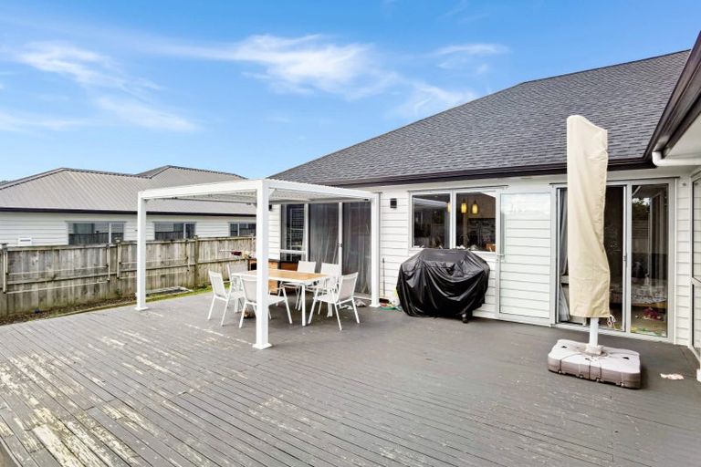 Photo of property in 10 Gilbransen Road, Kumeu, 0810