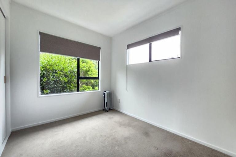 Photo of property in 4 Parsons Glen, Karori, Wellington, 6012