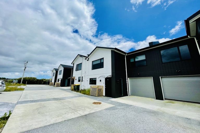 Photo of property in 36d Seymour Road, Sunnyvale, Auckland, 0612