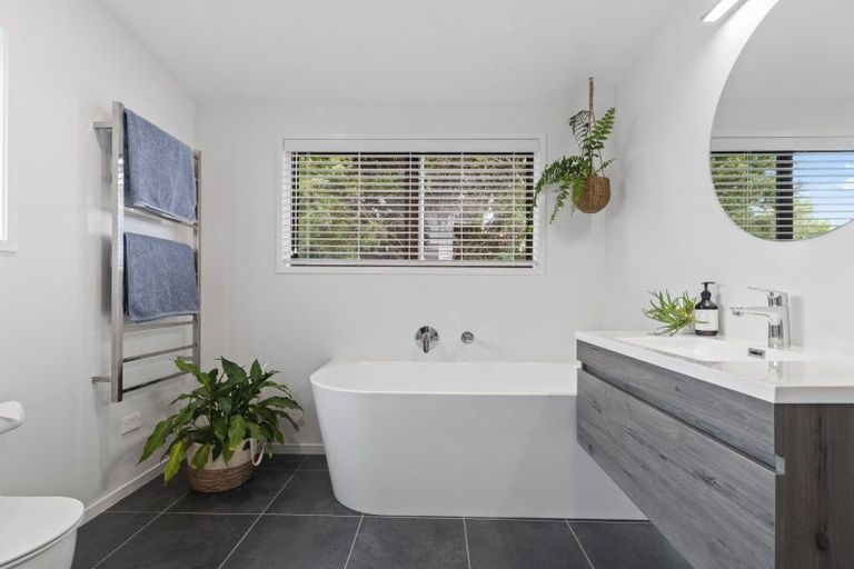 Photo of property in 3 View Road, Shelly Park, Auckland, 2014