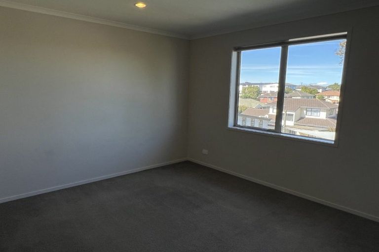 Photo of property in 24 Akeake Lane, Manurewa, Auckland, 2102