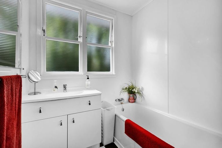 Photo of property in 1 High Road, Hawera, 4610