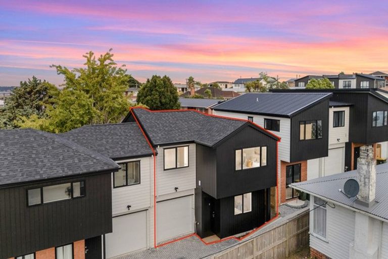 Photo of property in 49a Vera Road, Te Atatu South, Auckland, 0610