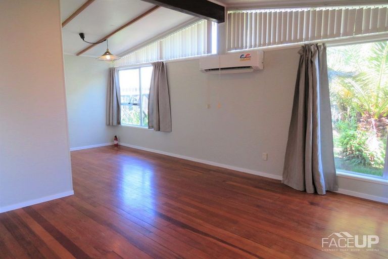 Photo of property in 15 Bellringer Road, Massey, Auckland, 0614