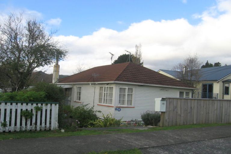 Photo of property in 39 Poole Crescent, Wainuiomata, Lower Hutt, 5014