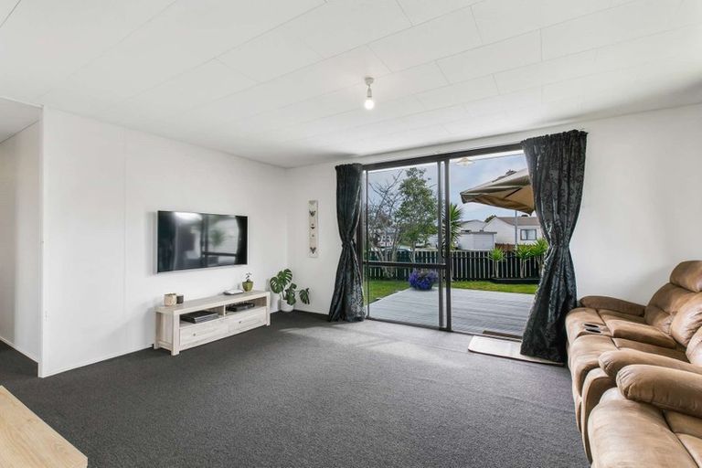 Photo of property in 8 Longstead Avenue, Papamoa Beach, Papamoa, 3118