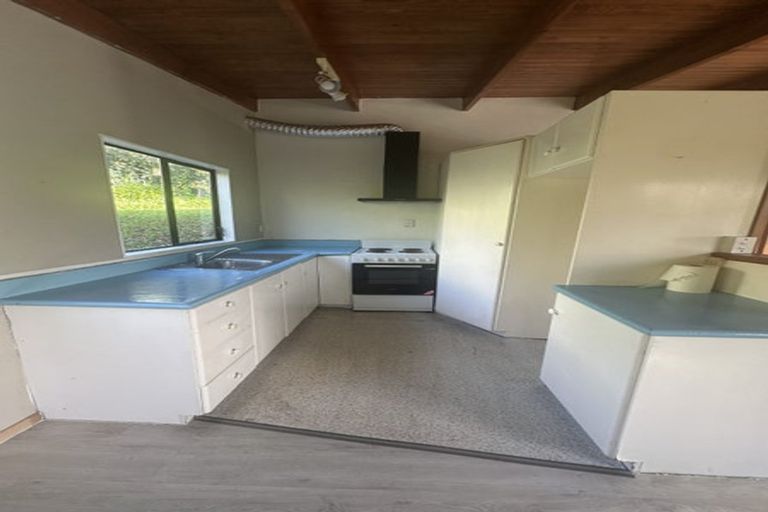 Photo of property in 20 Wattle Road, Sunnyvale, Auckland, 0612