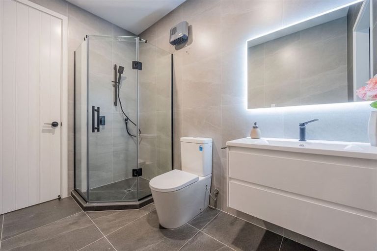 Photo of property in 17 Mcindoe Road, Kumeu, 0810