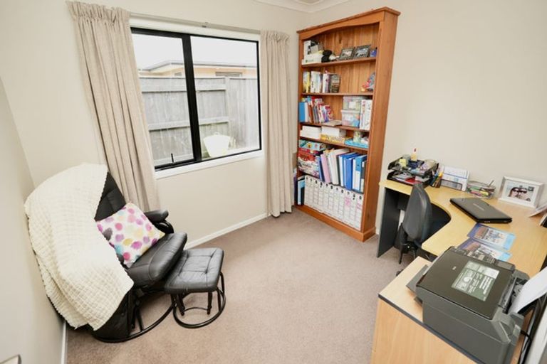 Photo of property in 32 Rosalie Terrace, Kelvin Grove, Palmerston North, 4414