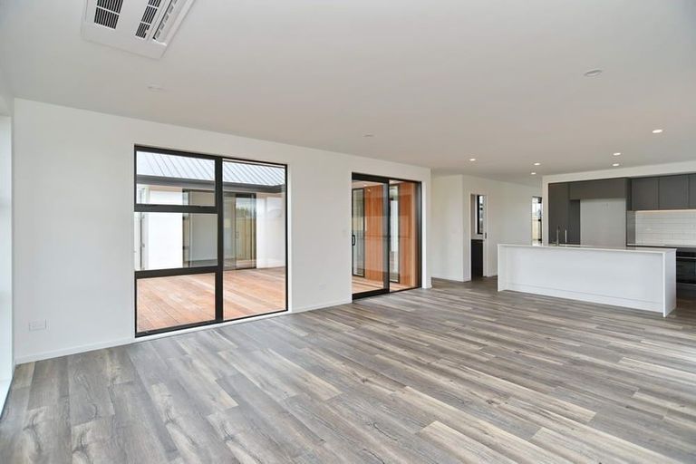 Photo of property in 21 Malaga Crescent, Harewood, Christchurch, 8051