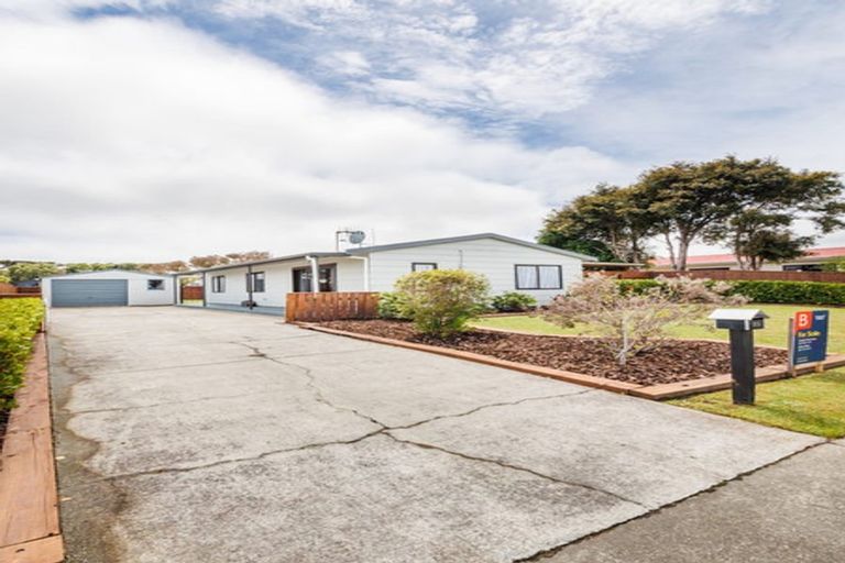 Photo of property in 25 Mcleavey Drive, Kelvin Grove, Palmerston North, 4414