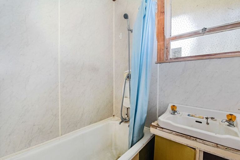 Photo of property in 102 Kawaha Point Road, Kawaha Point, Rotorua, 3010