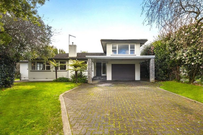 Photo of property in 9 Athlone Place, Hokowhitu, Palmerston North, 4410