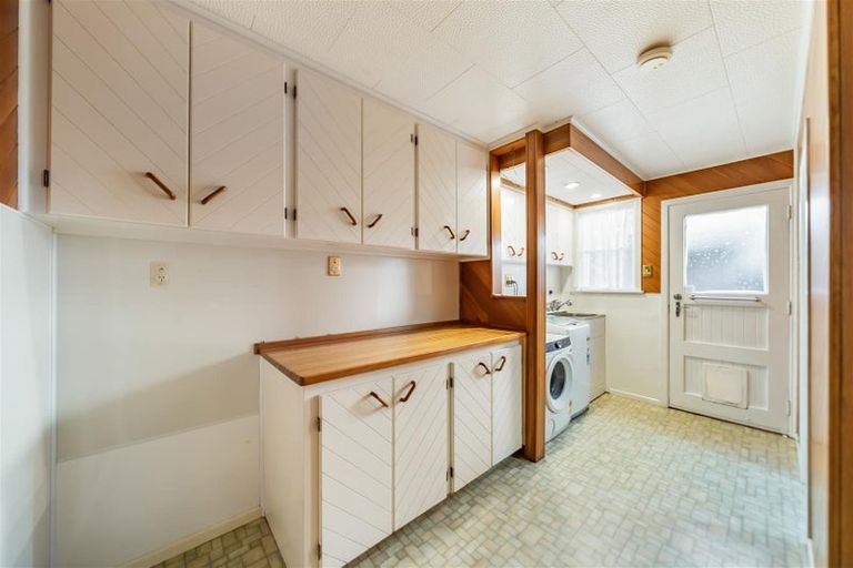 Photo of property in 24 Cypress Drive, Maungaraki, Lower Hutt, 5010