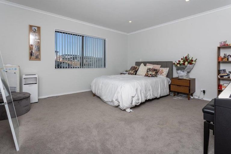 Photo of property in 23 William Calvert Drive, Swanson, Auckland, 0614