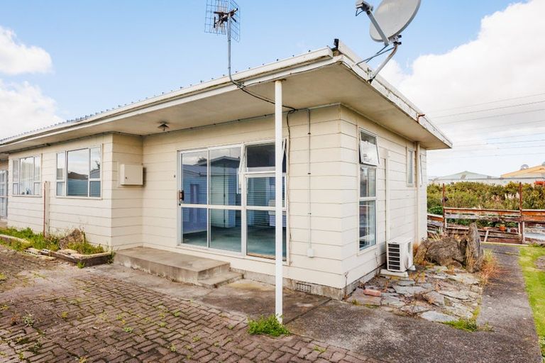 Photo of property in 1/24 Palliser Place, Milson, Palmerston North, 4414