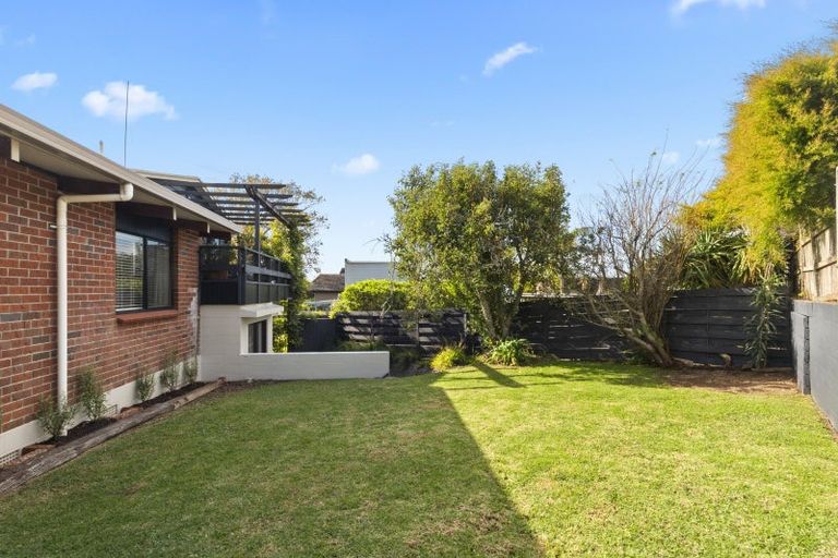 Photo of property in 3 View Road, Shelly Park, Auckland, 2014