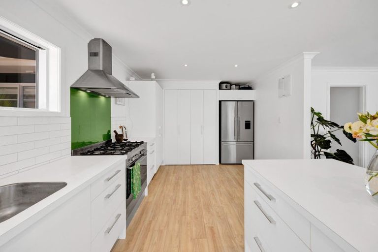 Photo of property in 8 Hussey Street, Oakura, 4314