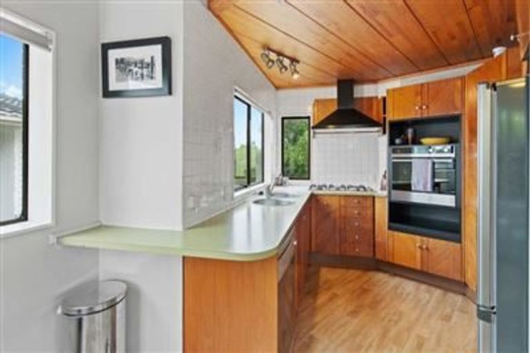 Photo of property in 5 Miramar Place, Pakuranga, Auckland, 2010