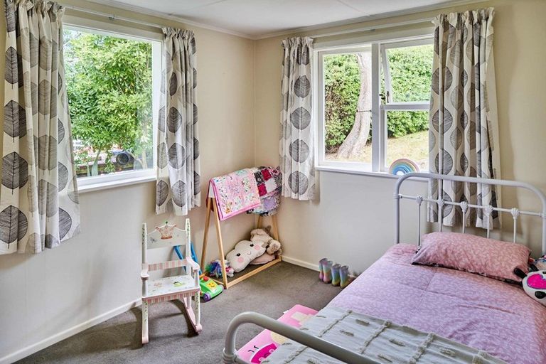 Photo of property in 24 Hollies Crescent, Johnsonville, Wellington, 6037