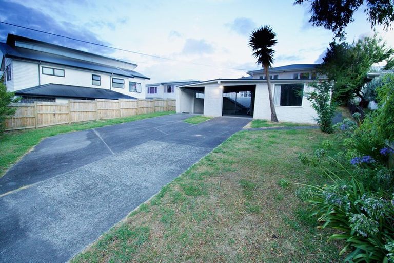 Photo of property in 79 Sabulite Road, Kelston, Auckland, 0602