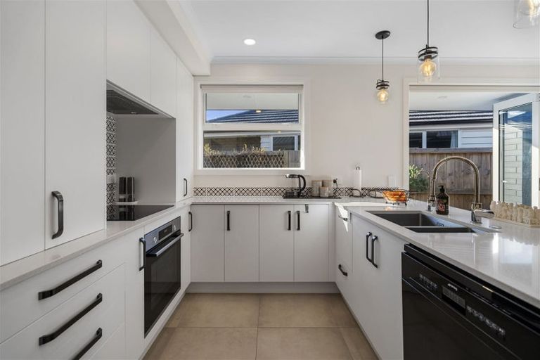 Photo of property in 14 Toi Place, Papamoa, 3118