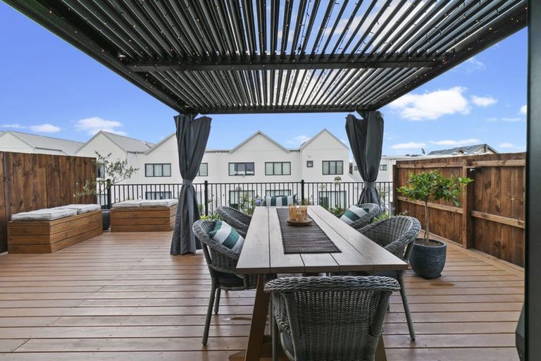 Photo of property in 18 Porowha Road, Westgate, Auckland, 0814