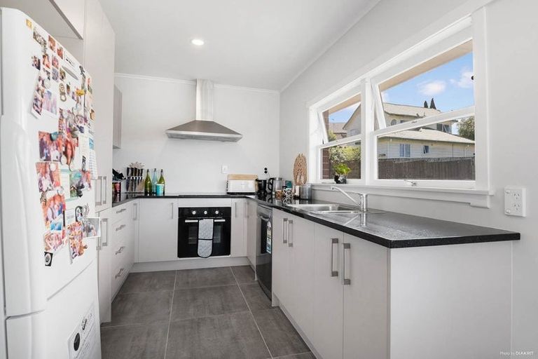 Photo of property in 37 Park Road, Glenfield, Auckland, 0629