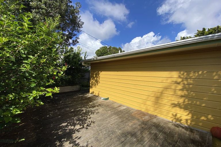 Photo of property in 2/717 East Coast Road, Browns Bay, Auckland, 0630