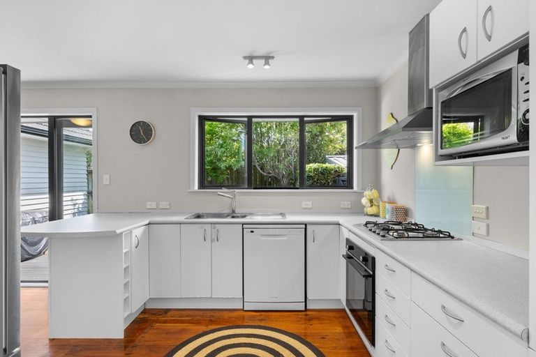Photo of property in 57a Forrest Hill Road, Milford, Auckland, 0620
