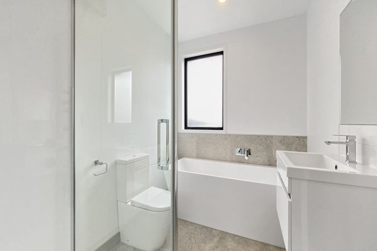 Photo of property in 17b Cessna Crescent, Mangere, Auckland, 2022