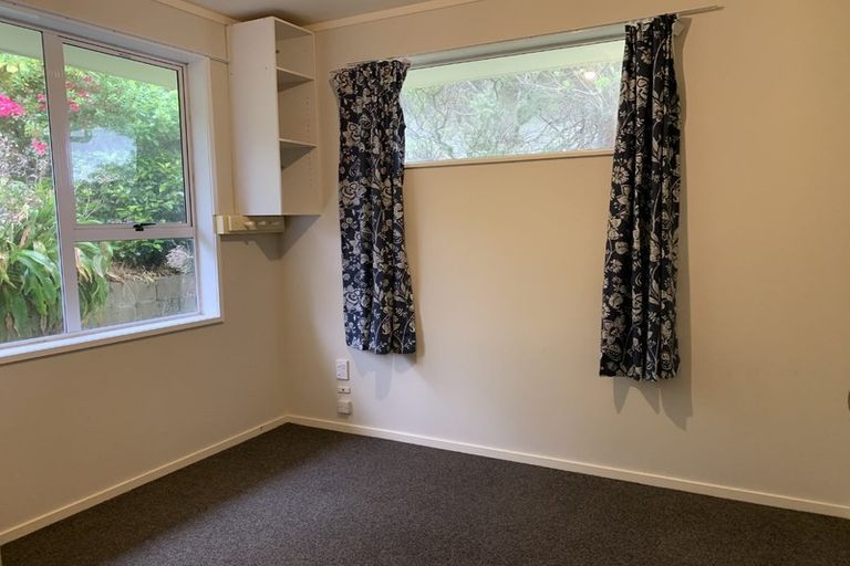 Photo of property in 4 Barclay Street, Newlands, Wellington, 6037