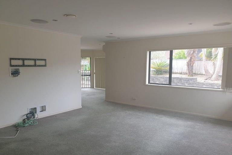 Photo of property in 60 Cabeleigh Drive, Helensville, 0800