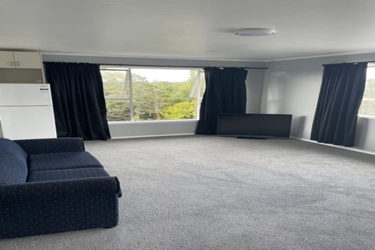 Photo of property in 2/65 Cliff View Drive, Green Bay, Auckland, 0604