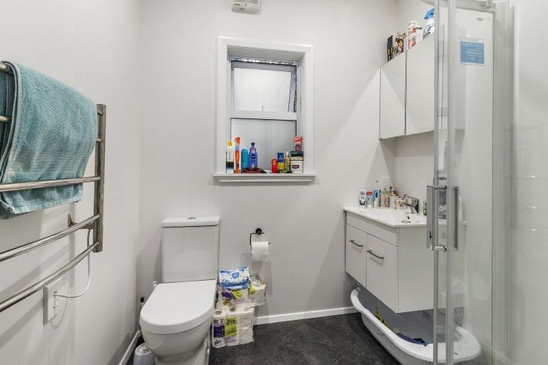 Photo of property in 168 Sutherland Road, Lyall Bay, Wellington, 6022