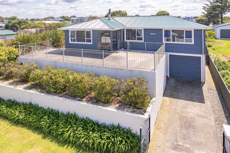 Photo of property in 86 Karaka Street, Castlecliff, Whanganui, 4501