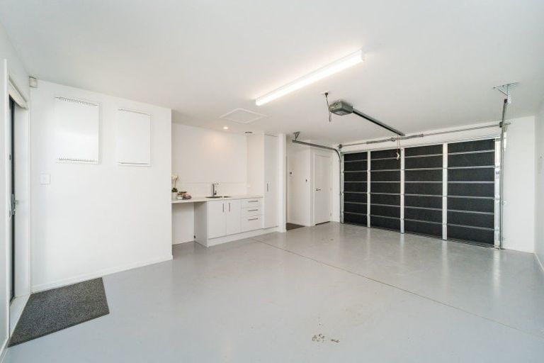 Photo of property in 2 Seddon Street, Takaro, Palmerston North, 4412