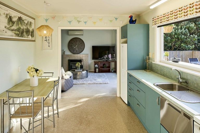 Photo of property in 5 Te Pari Pari Road, Pukerua Bay, 5026