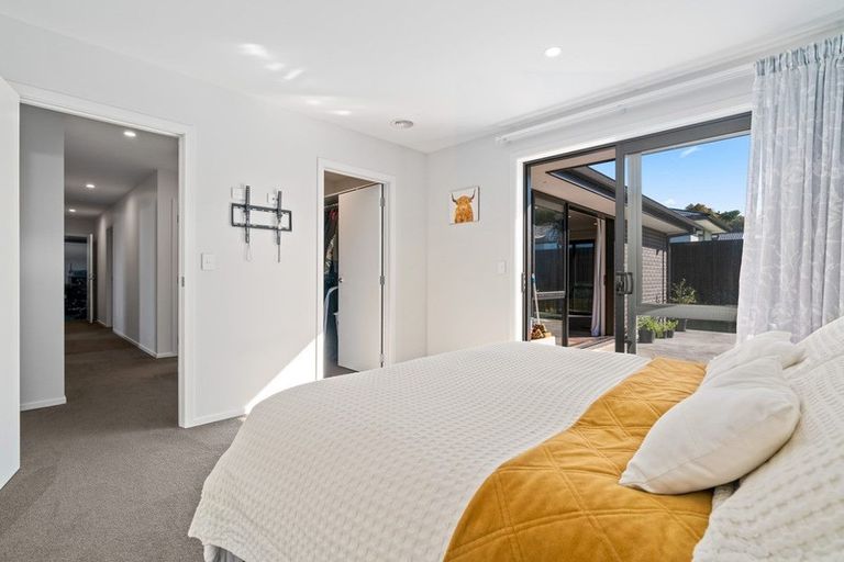 Photo of property in 8 Magpie Place, Lake Hawea, Wanaka, 9382