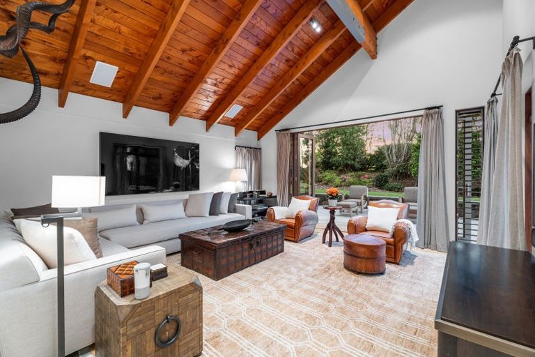 Photo of property in 42 Porterfield Road, Whitford, Howick, 2571