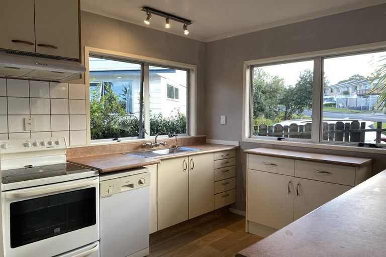 Photo of property in 1 Albatross Road, Red Beach, 0932