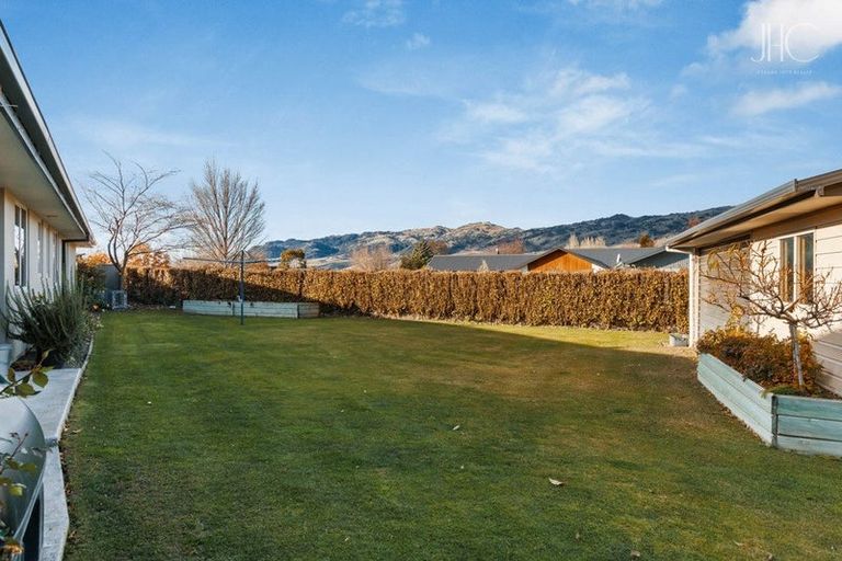 Photo of property in 18 Pisa Moorings Road, Mount Pisa, Cromwell, 9383