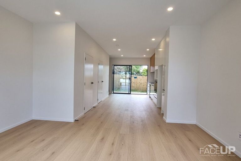 Photo of property in 64e Triangle Road, Massey, Auckland, 0614