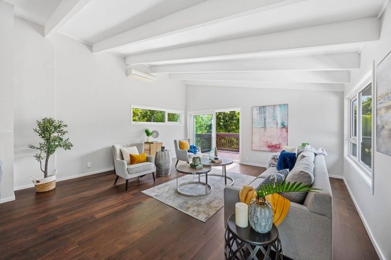 Photo of property in 26 Pickwick Parade, Mellons Bay, Auckland, 2014