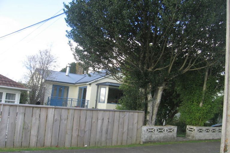 Photo of property in 41 Poole Crescent, Wainuiomata, Lower Hutt, 5014