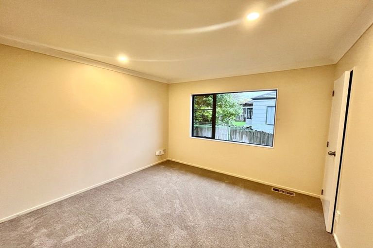 Photo of property in 5 Maidstone Place, Oteha, Auckland, 0632