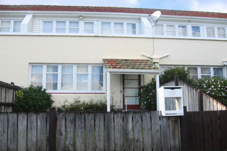 Photo of property in 10 Cambridge Terrace, Waiwhetu, Lower Hutt, 5010