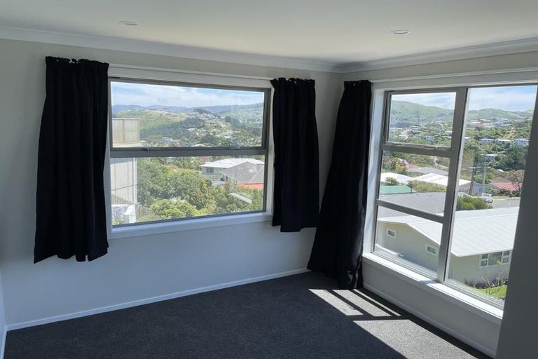 Photo of property in 20d Chetwode Grove, Newlands, Wellington, 6037