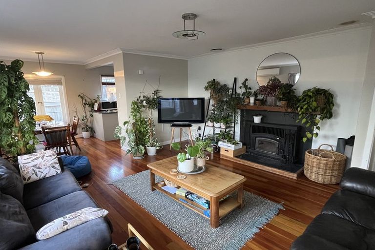 Photo of property in 6 Rarawa Place, Vogeltown, New Plymouth, 4310