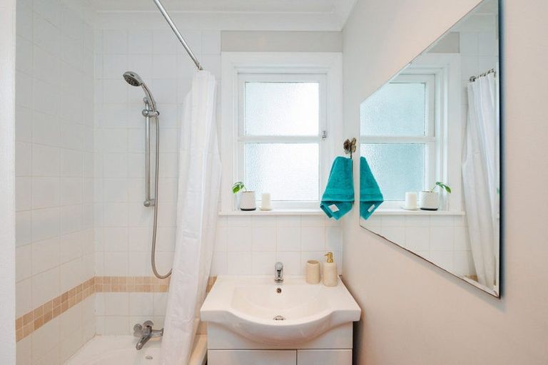 Photo of property in 920 Tremaine Avenue, Roslyn, Palmerston North, 4414